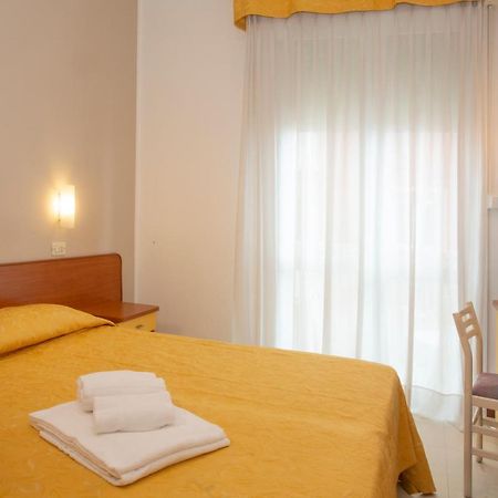Hotel Carnaby Rimini Luaran gambar