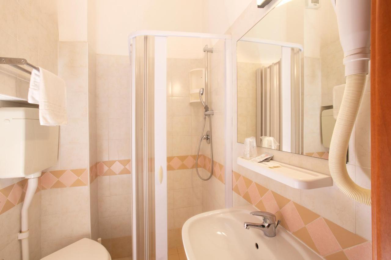 Hotel Carnaby Rimini Luaran gambar
