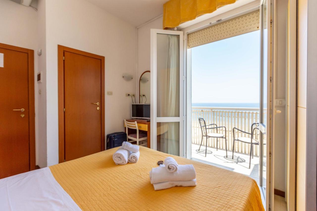 Hotel Carnaby Rimini Luaran gambar