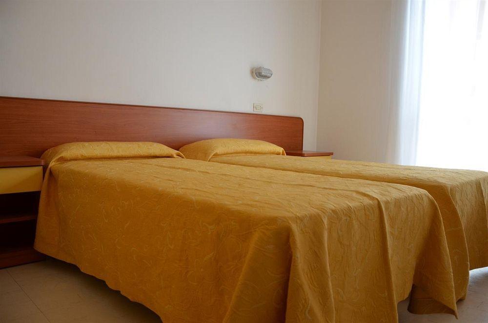 Hotel Carnaby Rimini Luaran gambar