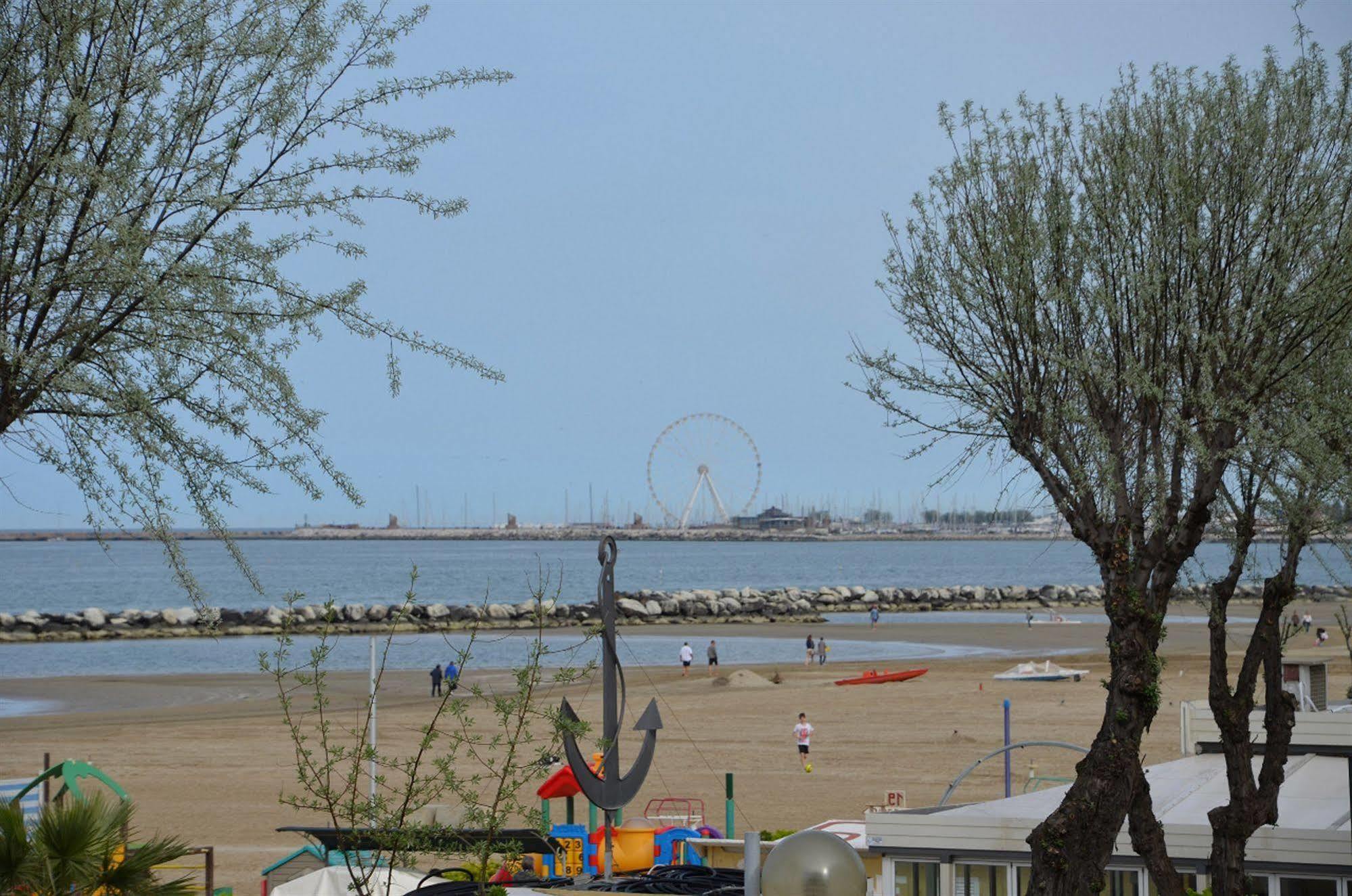 Hotel Carnaby Rimini Luaran gambar